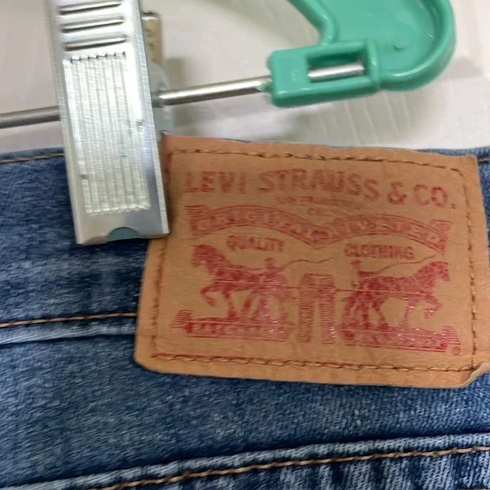 Levi’s women’s sz 32 waist. Bootcut 30” inseam. Light medium wash. Frayed cuffs